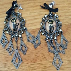 NWT Betsey Johnson Cameo Critters Cat Earrings